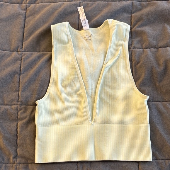 Urban Outfitters out from under Ribbed Tank Top - Picture 1 of 4
